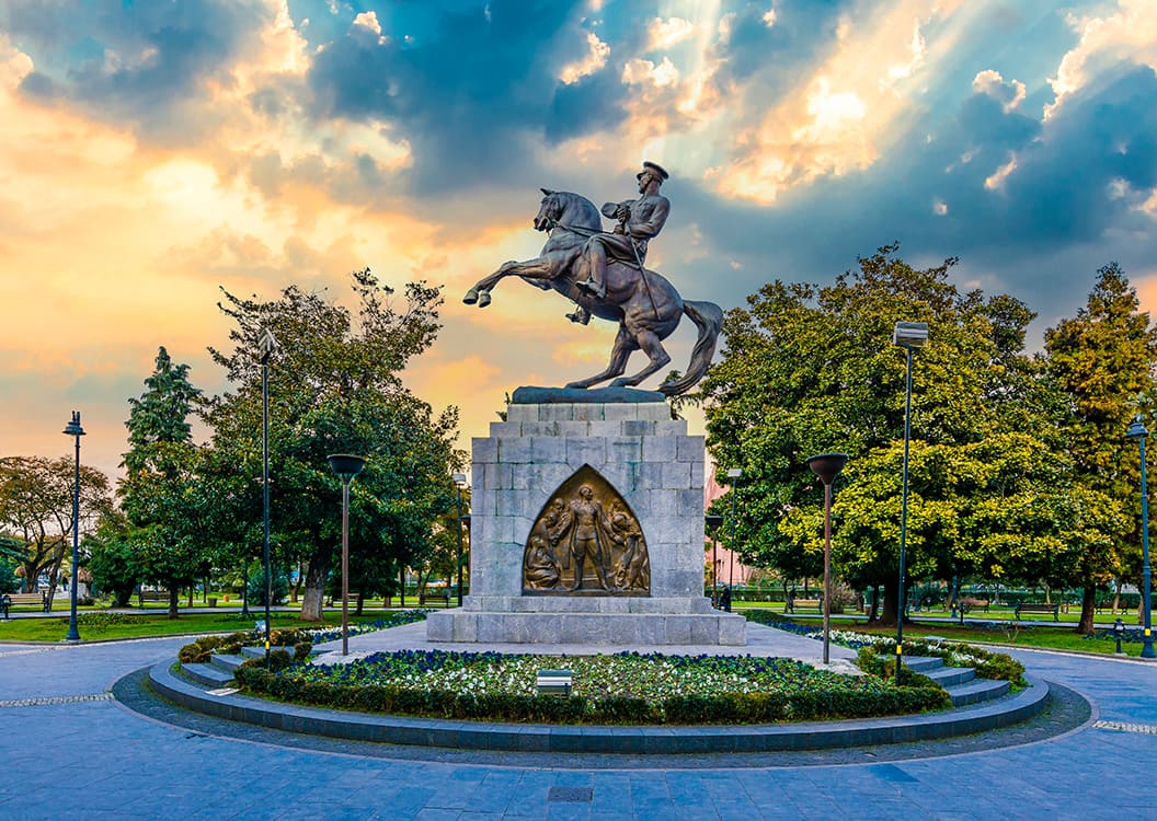 atatürk heykeli